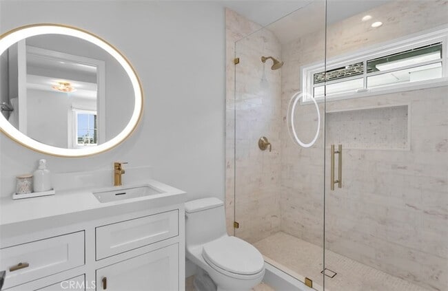 Building Photo - 2401 Bayshore Dr