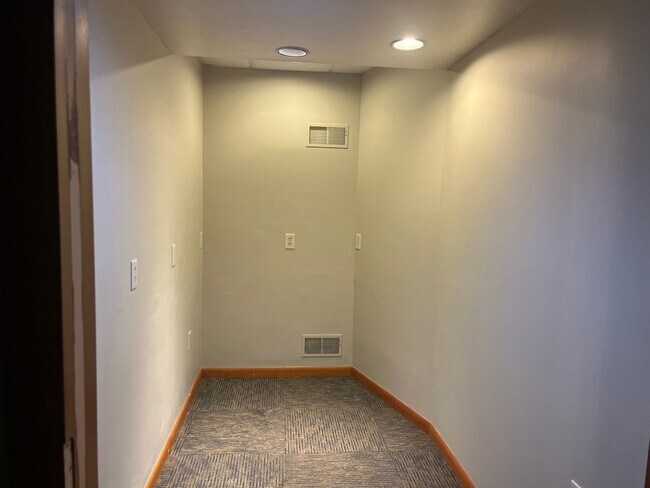 Building Photo - 16A Manor Ave