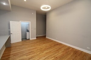 Building Photo - 1435 N Ashland Ave