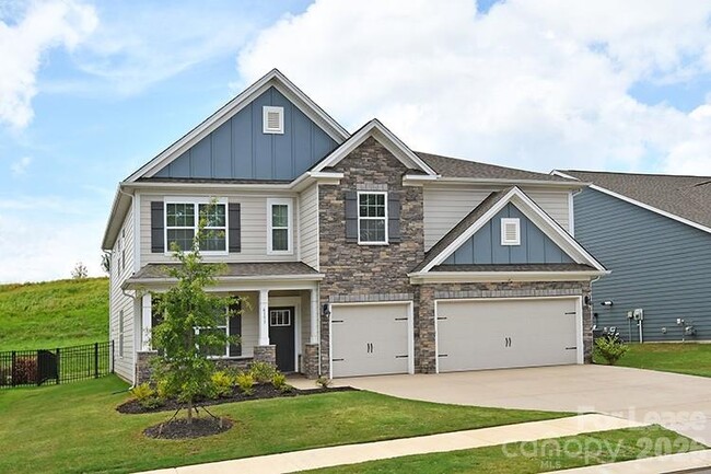 Building Photo - 6153 Sylvan Dr