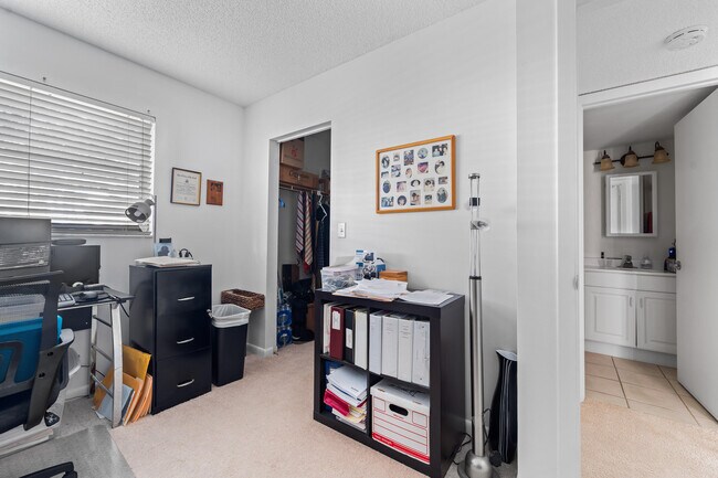 Building Photo - 18081 SE Country Club Dr