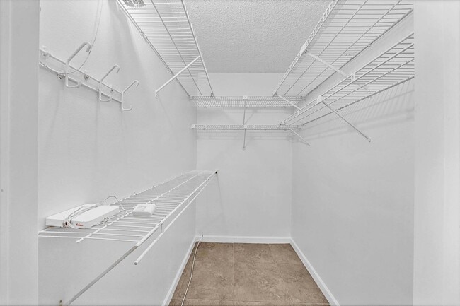 Building Photo - 2049 Hythe A