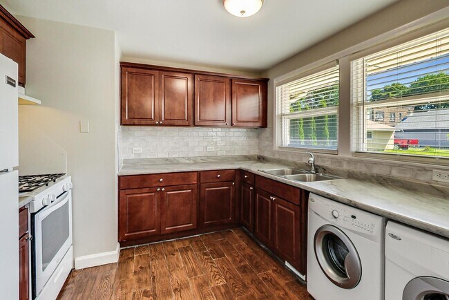 Building Photo - 3631 Kemman Ave