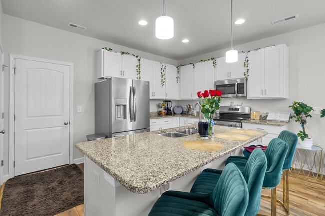 Building Photo - 254 Clear View School Rd