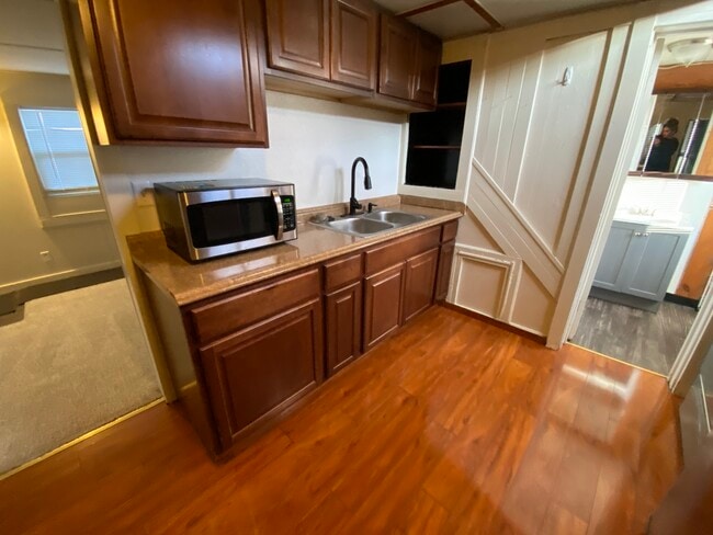 Building Photo - 118 7th St