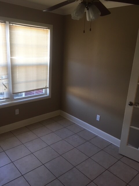 Building Photo - 10 Pecan Ln