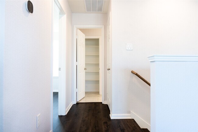 Building Photo - 623 Ash Mill Dr