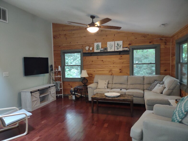 Building Photo - 4035 Bald Creek Rd