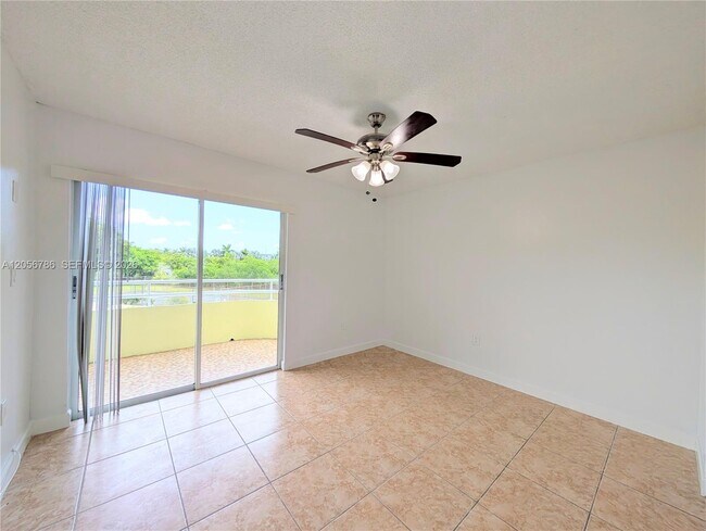 Building Photo - 10765 SW 108th Ave