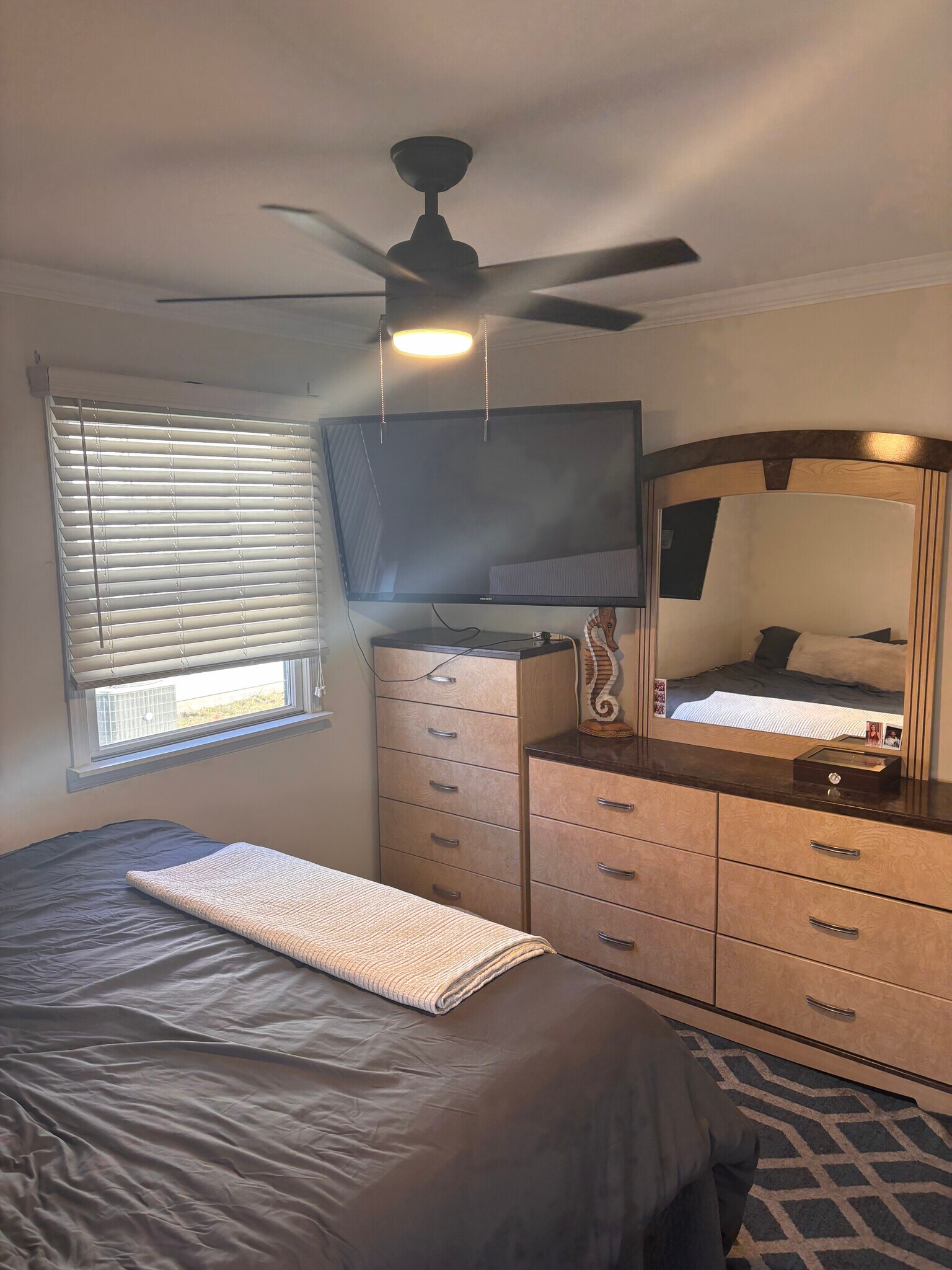 Building Photo - 466 Windsor Dr