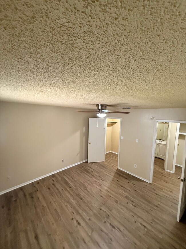 Building Photo - 106 Vieux Orleans Cir