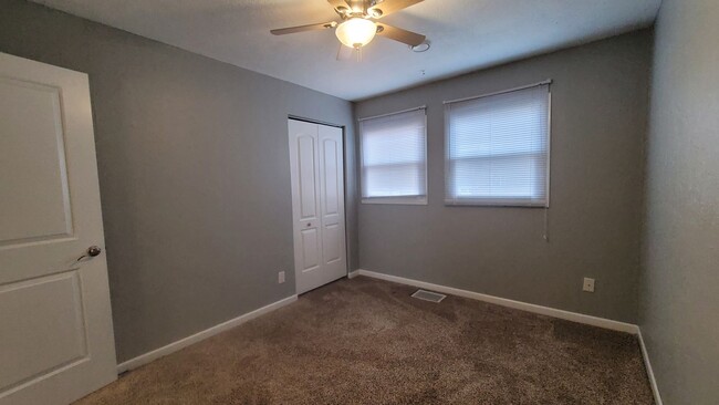 Building Photo - NE 3 bedroom updated with appliances and g...