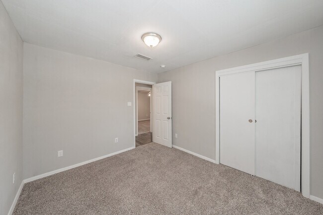 Building Photo - 2914 Scottsbluff Dr