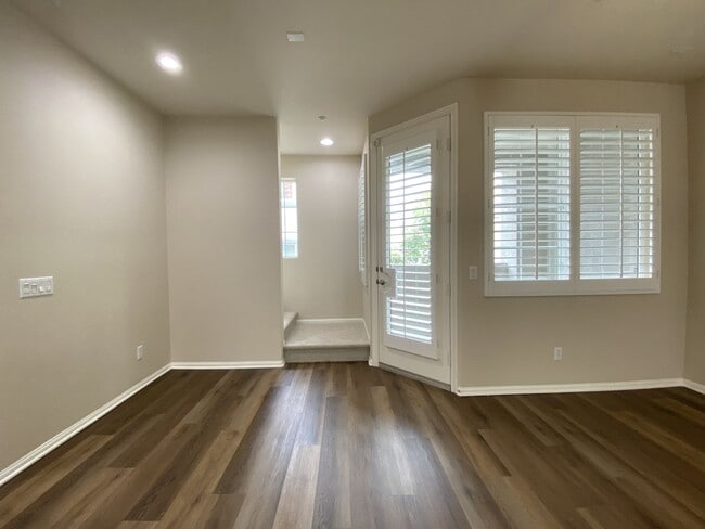 Building Photo - 2bd/2.5ba Townhouse with A/C in San Elijo ...