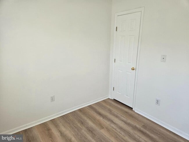 Building Photo - 300 Cinnabar Ln