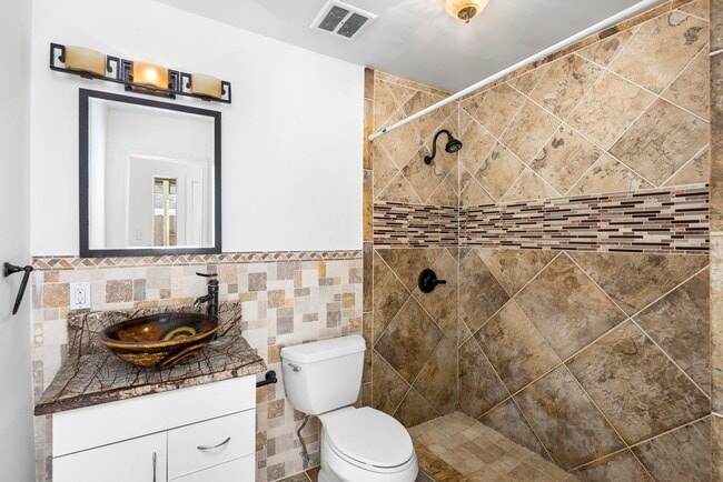 Building Photo - 14014 Briar Pl Dr