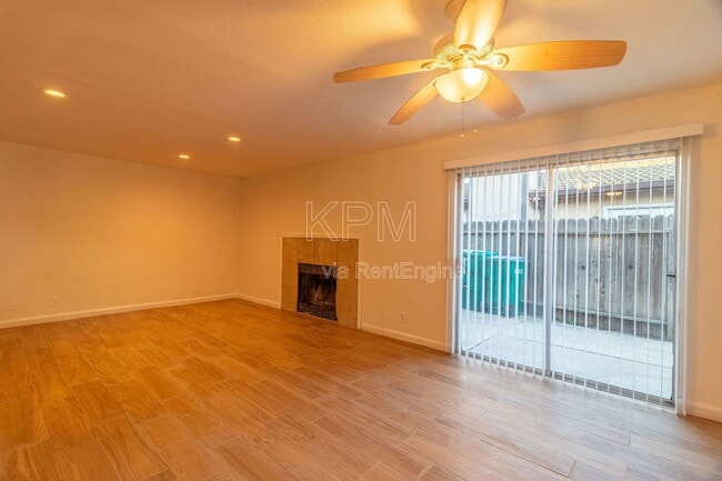 Building Photo - 7409 Village Green Dr