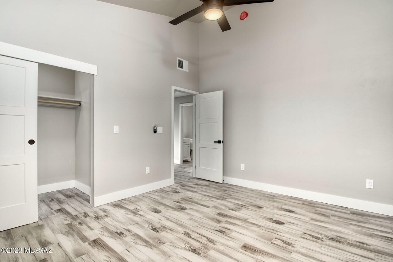 Building Photo - 892 E Glenn St