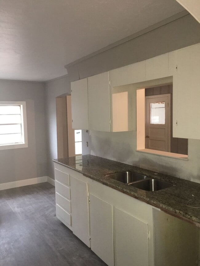 Primary Photo - 3/1/1 Kilgore Fenced yard and Pet Friendly
