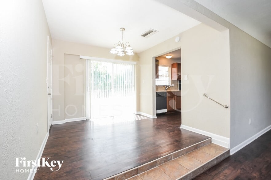 Building Photo - 425 Belair Ave