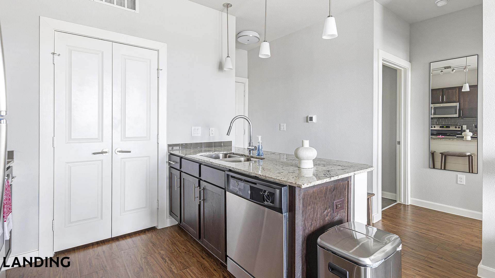 Building Photo - 4300 Cromwell Dr