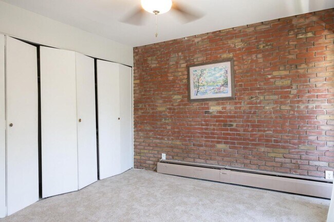 Building Photo - Large Renovated Condo near EMU