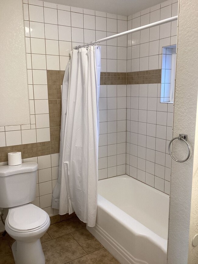 Building Photo - Very Nice One Bedroom Home Now Available In Gustine