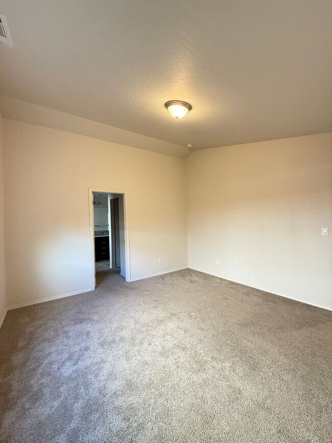 Building Photo - Charming 3 Bed / 2 Bath Home in Delta Estates – Medford