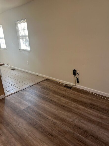 Building Photo - 128 William St