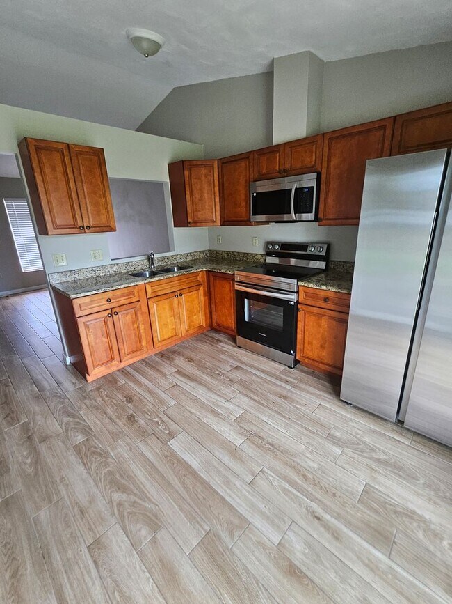 Building Photo - UCF Remodeled Duplex