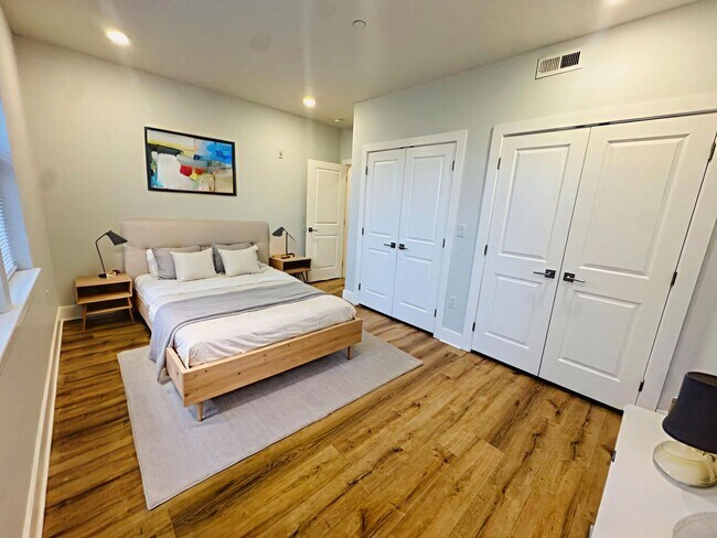 Building Photo - 4242 W Girard Ave