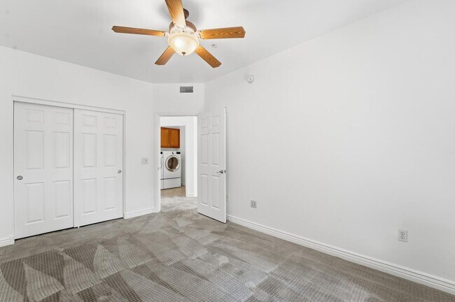 Building Photo - 5450 E Deer Valley Dr