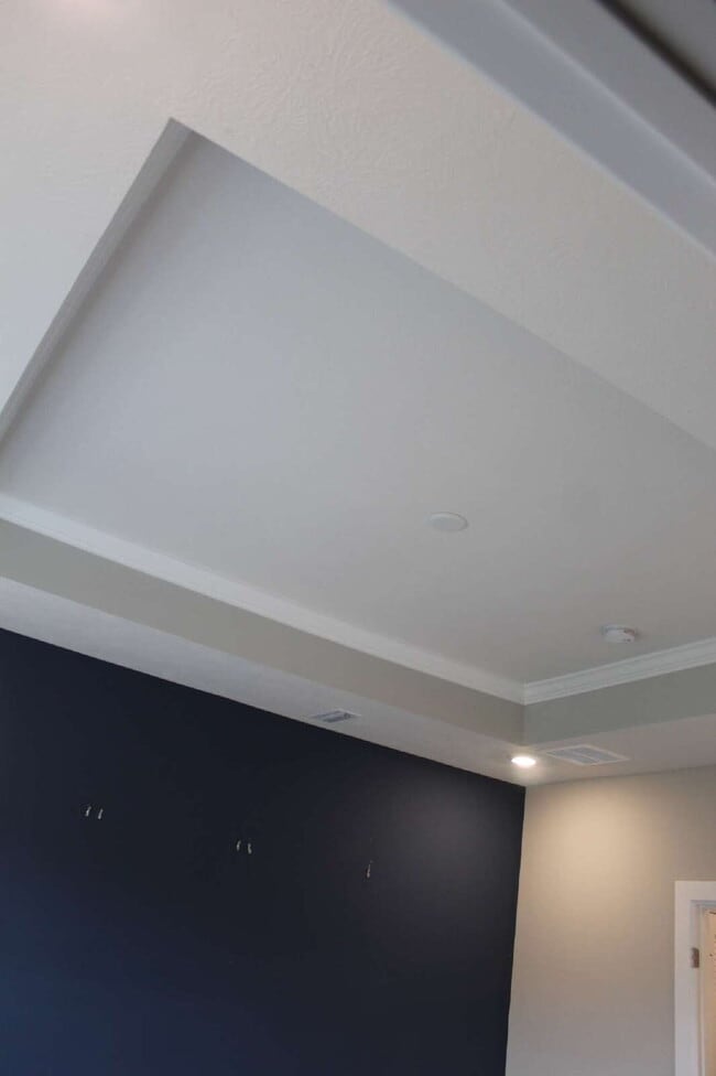 Building Photo - Exquisite 3-Bed Townhouse in Moon Township...