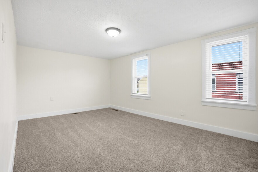 Building Photo - 437 5th St