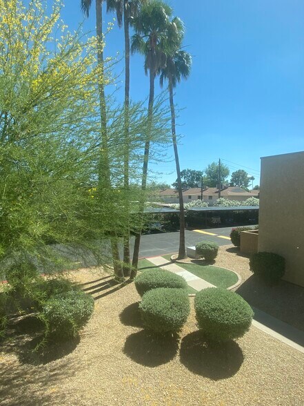 Beautifully landscaped and well-maintained grounds. - 5877 N Granite Reef Rd