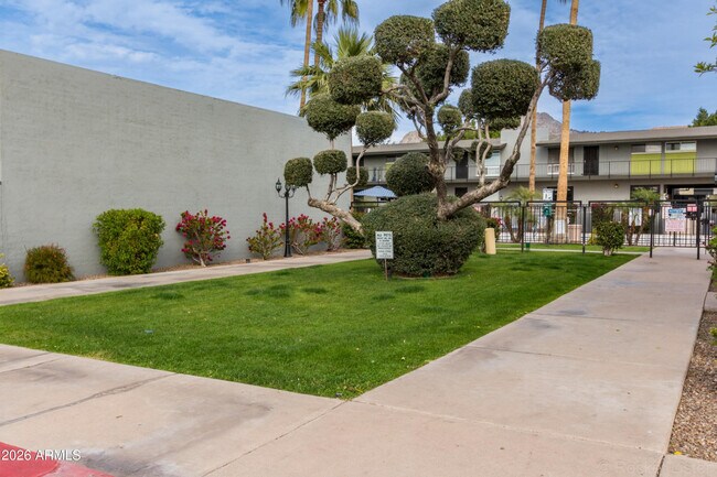 Building Photo - 7141 N 16th St