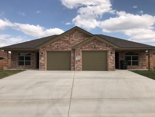 Primary Photo - Charming 2 Bed / 2 Bath Duplex in Trimmier...