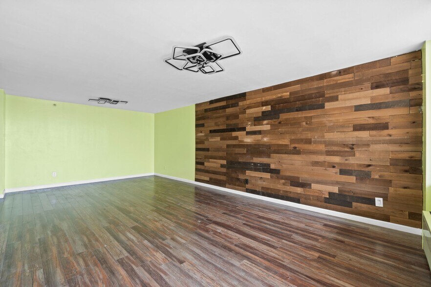 Building Photo - 200 Winston Dr