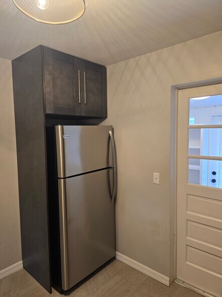 Building Photo - 650 Ave B SW