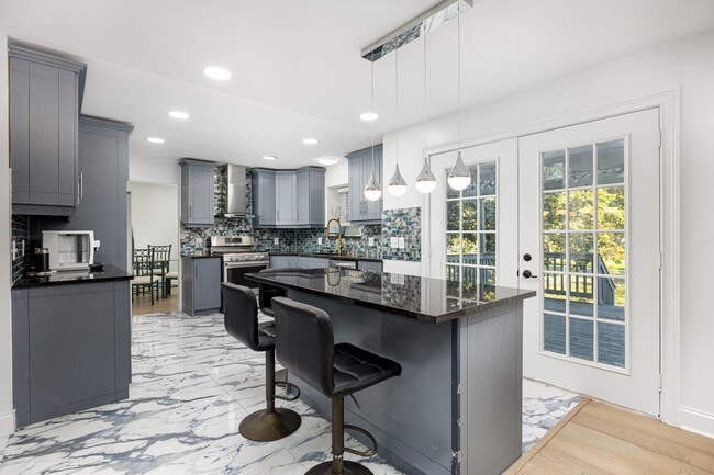 Building Photo - 4025 Rolling Meadow Ln