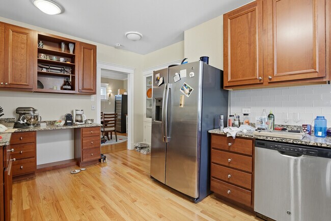 Building Photo - 935 Judson Ave