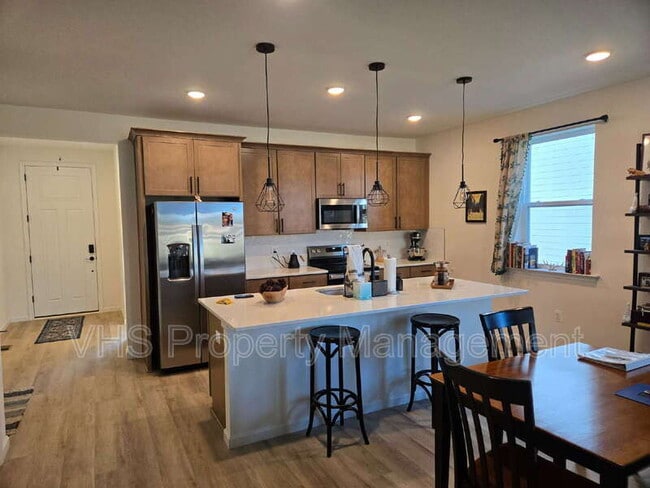 Building Photo - 609 Clover Ln