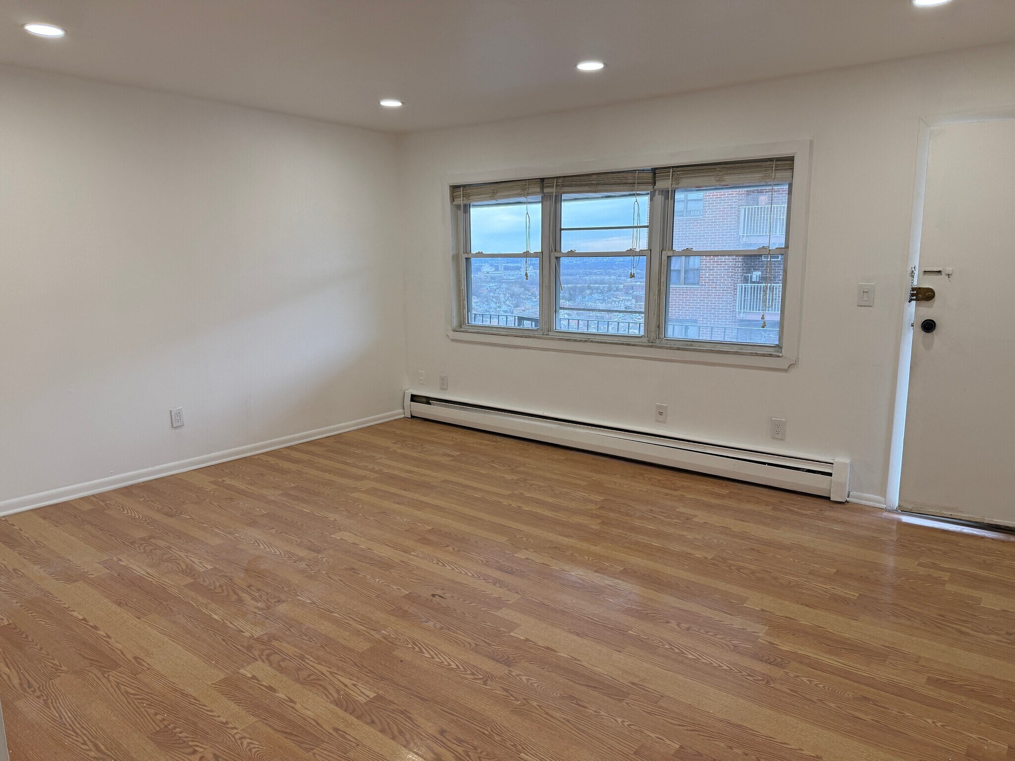 Building Photo - 202 12th St