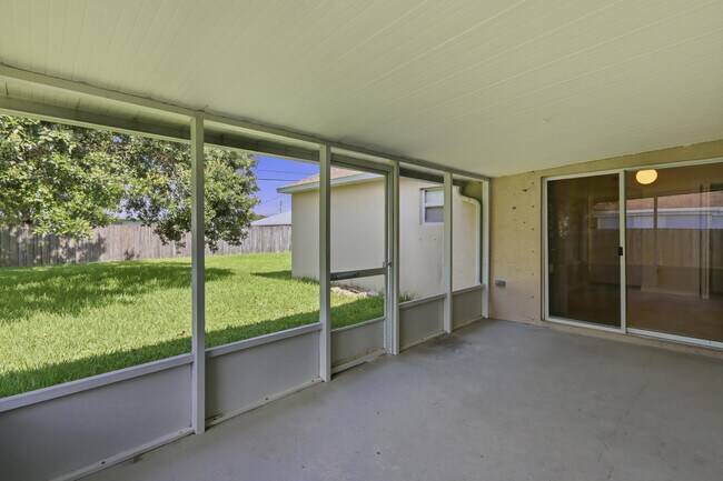 Building Photo - 3124 SW Armucher St