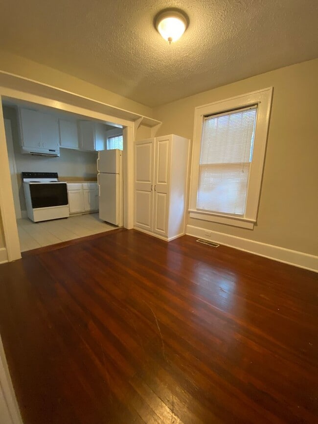 Building Photo - Perfect home with 2 kitchens at NCSU