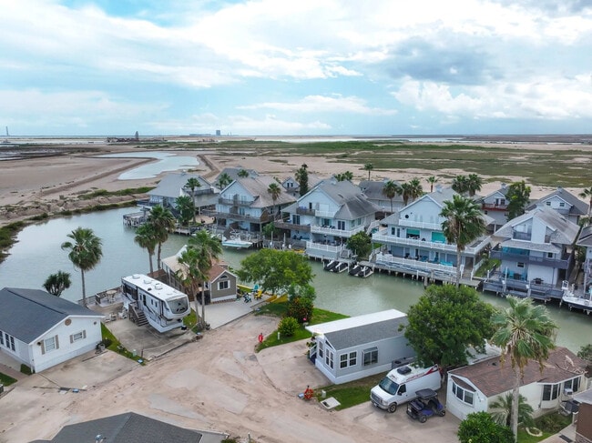 Building Photo - 793 E Oyster Dr