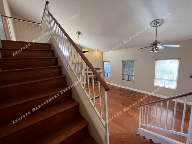 Building Photo - **COMING SOON** BEAUTIFUL 4 BEDROOM 3 BATH...