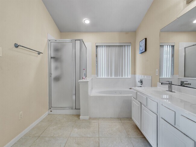 Building Photo - 3823 Beacons Vw