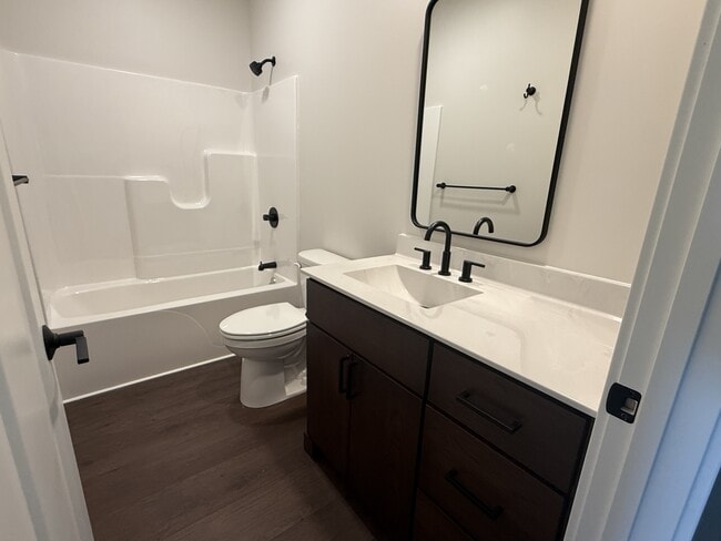 Building Photo - 405 E Larmon St