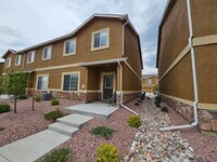 Building Photo - 3 bed-3 bath Townhome with AC!!!